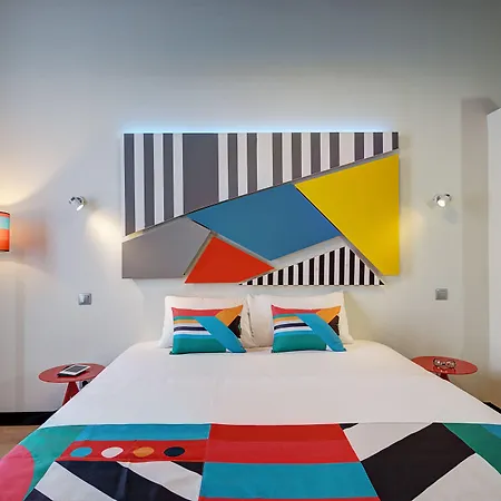 Colors Ladadika Daire *