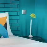 Colors Ladadika *