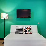 Colors Ladadika *
