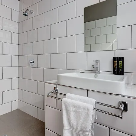 Colors Ladadika 公寓 *